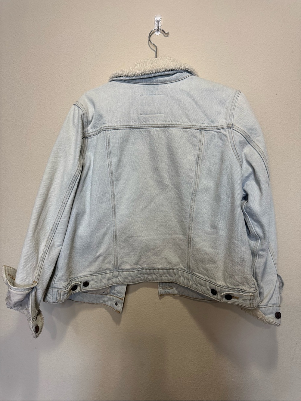 Levi's Quilted Lined Jacket with Sherpa Trim - Picture 4 of 4